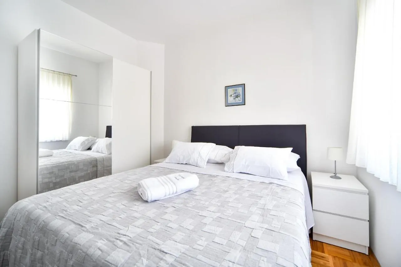 Apartments Martom Seline 0*,
