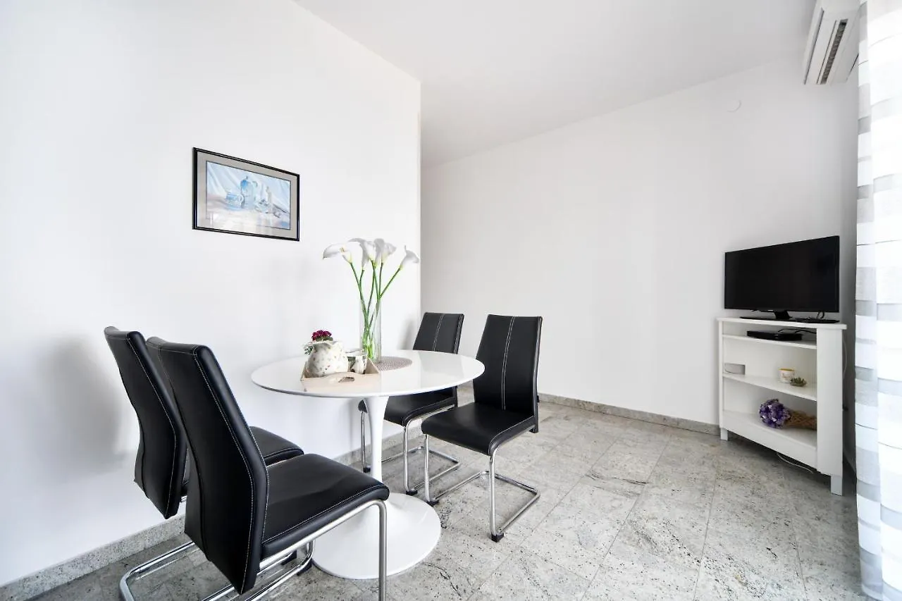 Apartments Martom Seline