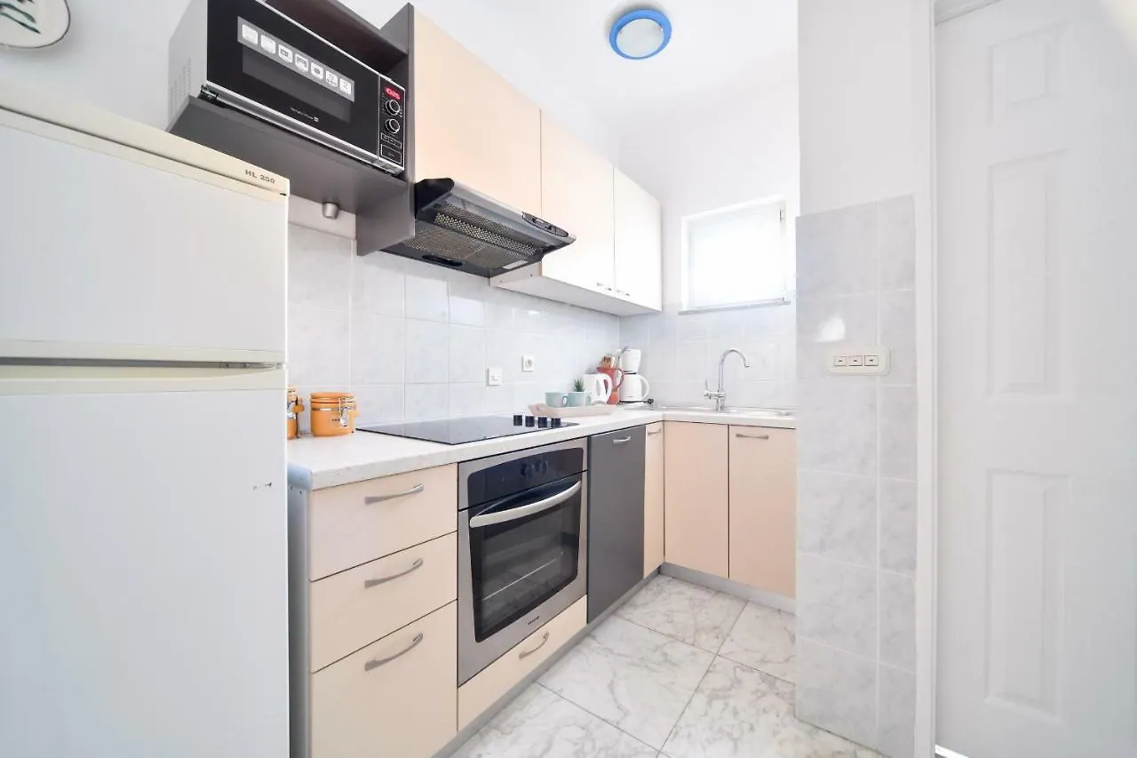 Apartments Martom Seline