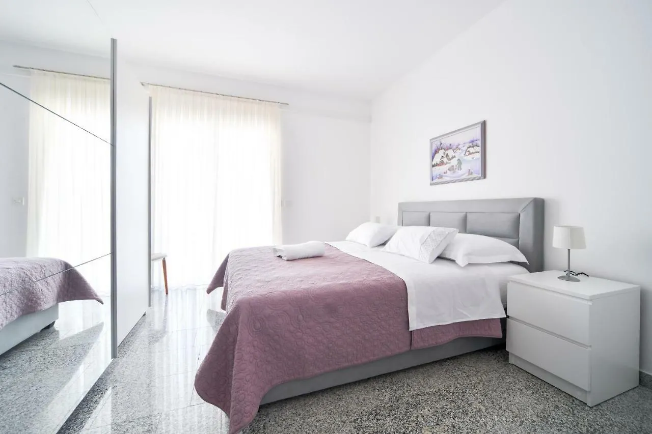 Apartments Martom Seline